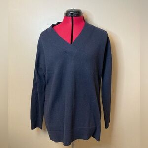 Gap Designed & Crafted V-Neck Navy Sweater Size Medium (M)